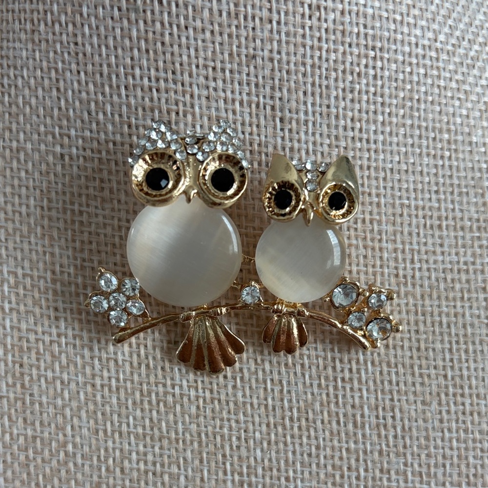 Jelly belly Gold Owl Brooch with Crystals